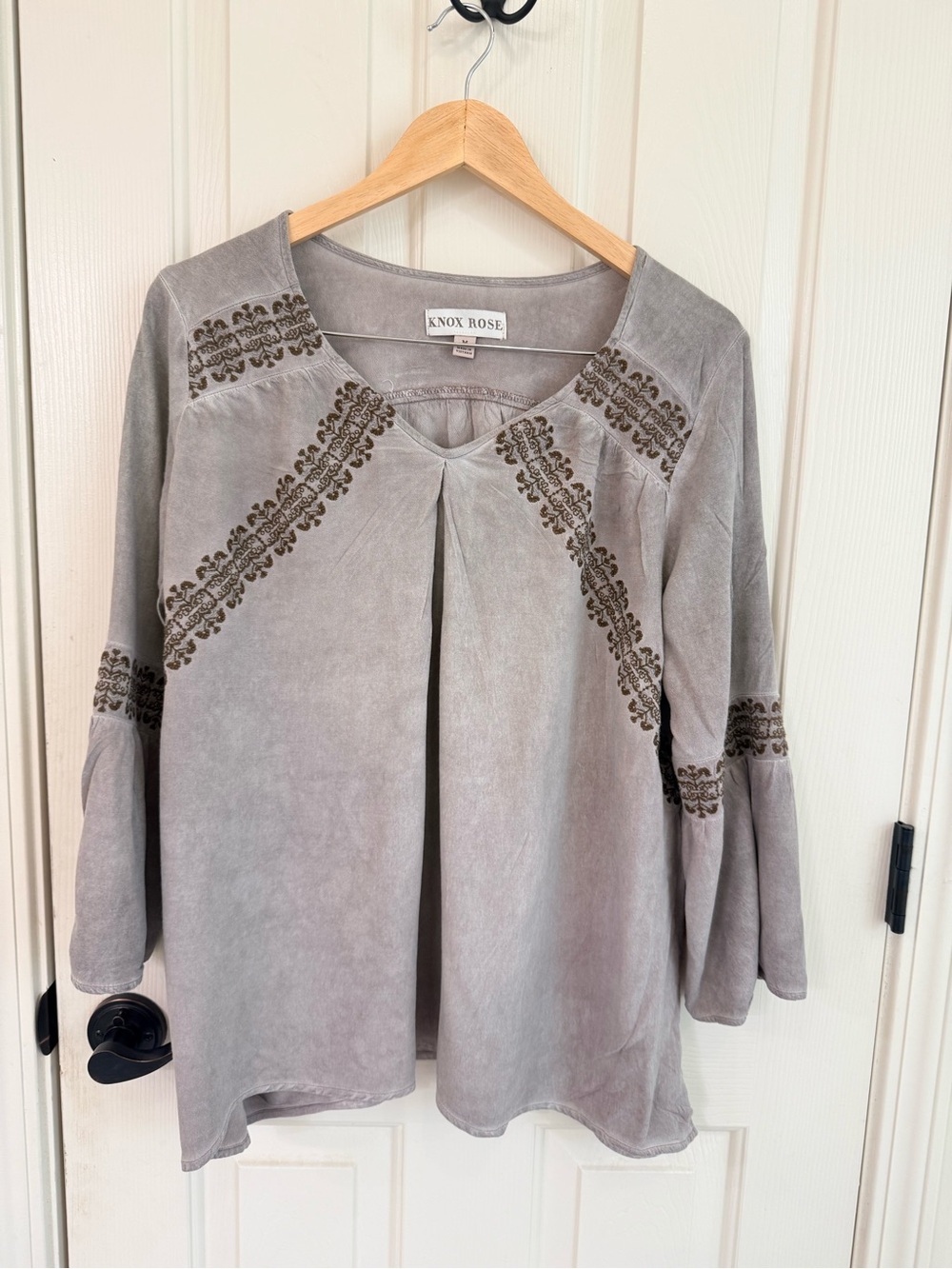 Knox Rose Light Gray Embroidered Bell-Sleeve Tunic